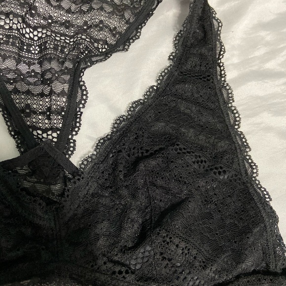 Black Lace Victoria’s Secret Razorback Bralette 🖤 - Picture 3 of 5